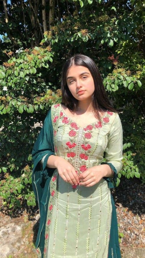 Cute Girl Pic (17) Cute Girl Pic (17)